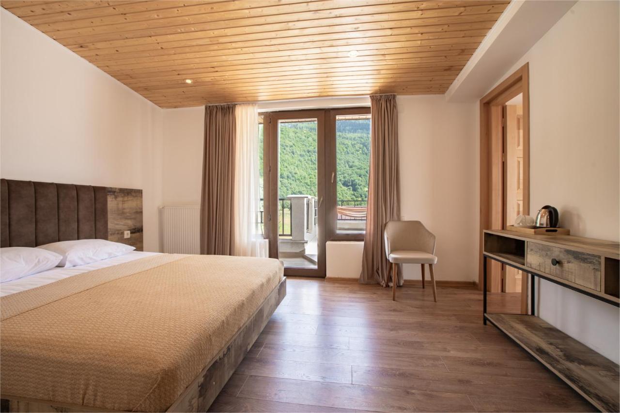 Anne'S Hotel In Mestia Zewnętrze zdjęcie