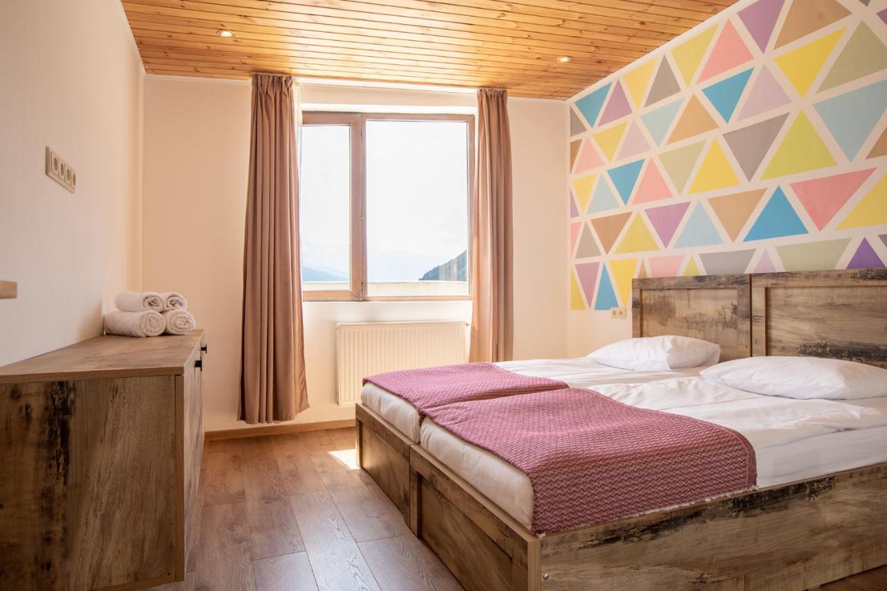 Anne'S Hotel In Mestia Zewnętrze zdjęcie