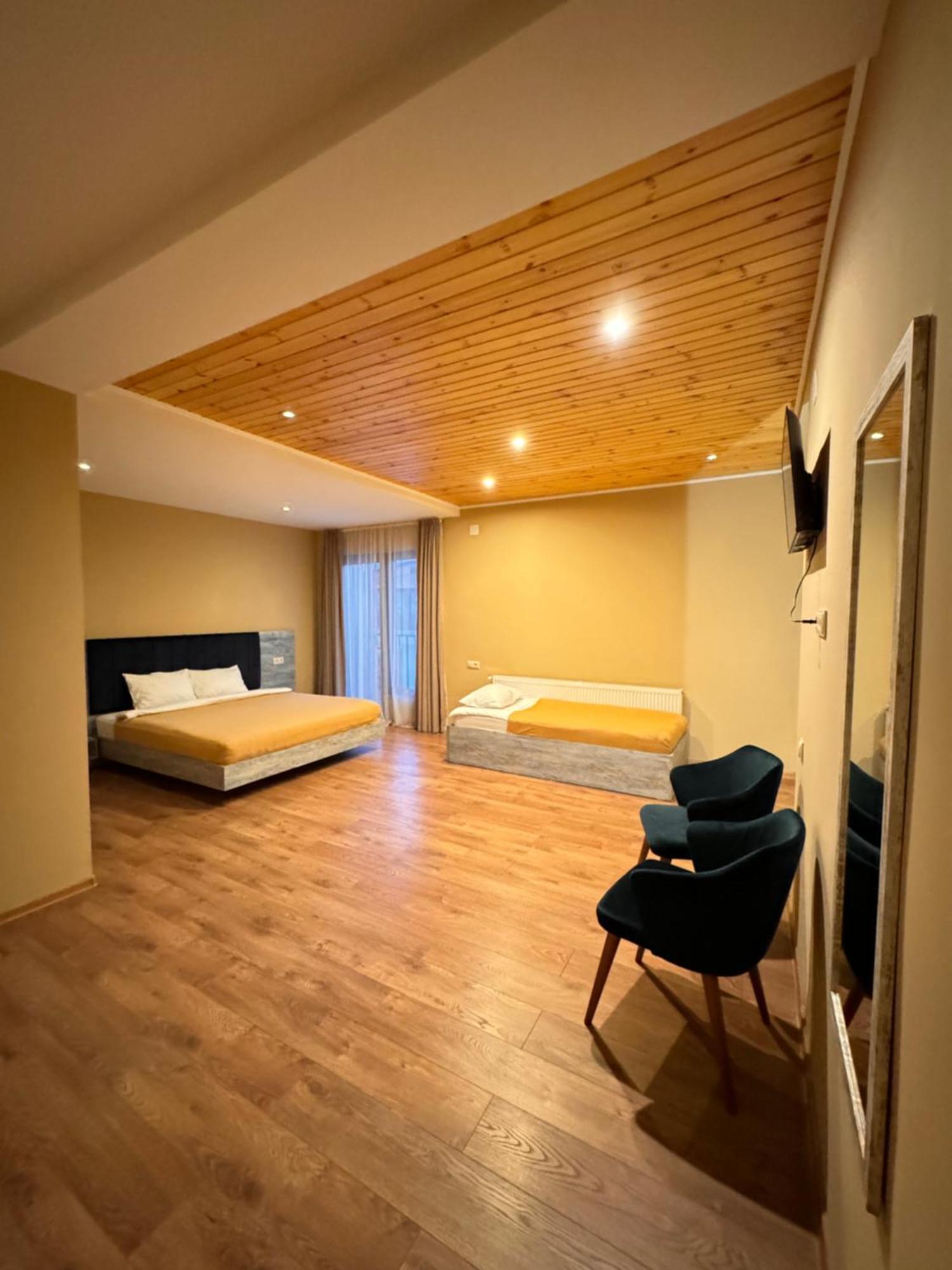 Anne'S Hotel In Mestia Zewnętrze zdjęcie